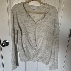 long sleeve twist on front long sleeve